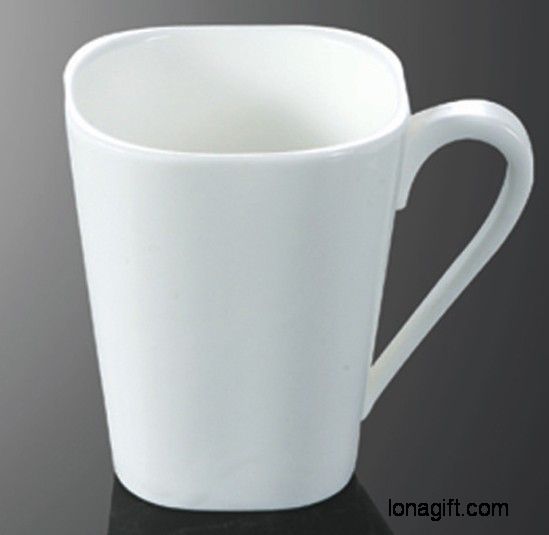 纯白方形马克陶瓷水杯