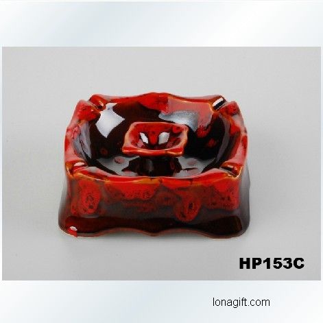 红色釉陶瓷烟灰缸